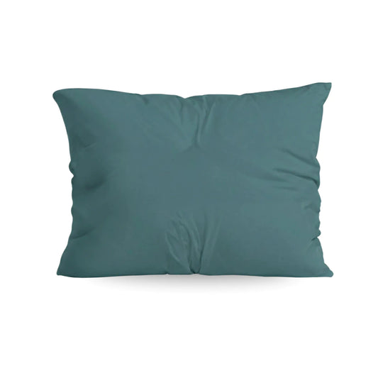 Das Zelesta Comfort Uni Kissenbezüge Set von 2 in Seegrün bietet glatte Mikrofaserhüllen mit leichter Struktur und passt perfekt für 80x80cm Kissenbezüge. Ideal für stilvolle Frische im Schlafzimmer, abgebildet vor weißem Hintergrund.