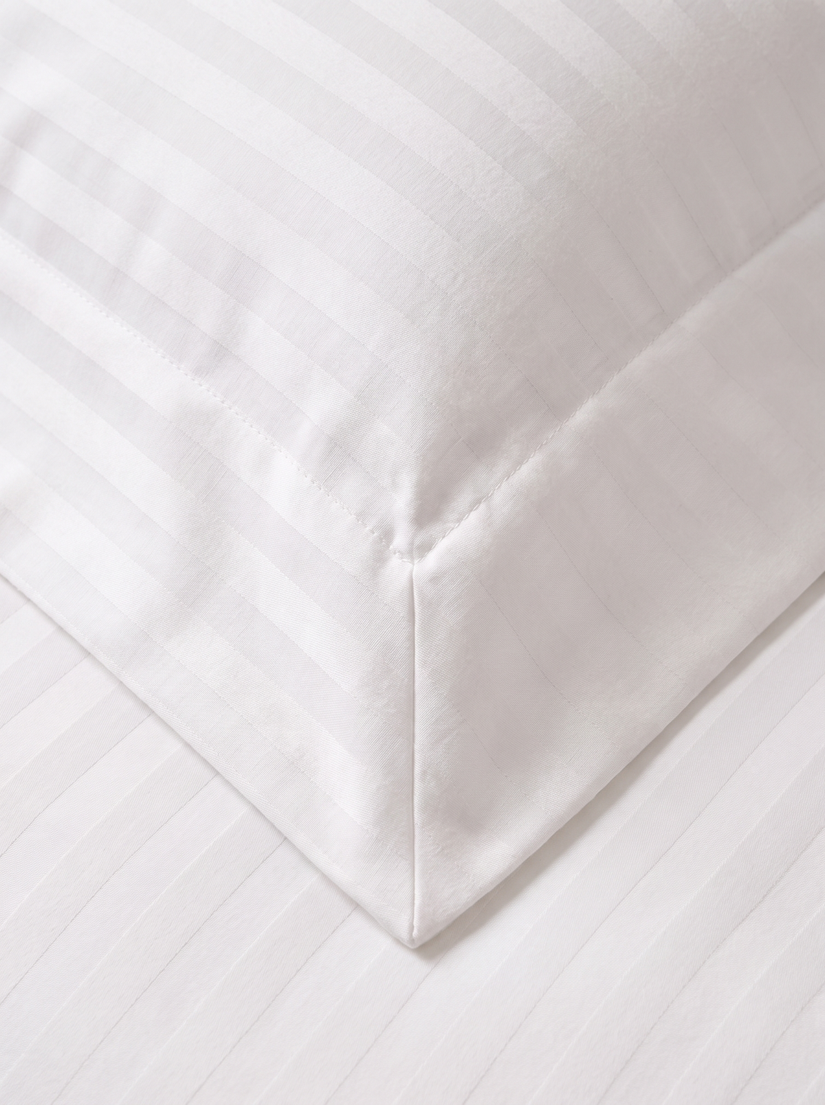 Zelesta Deluxe Hotel Stripe Nahtlose Baumwollsatin Bettdecke - Weiß