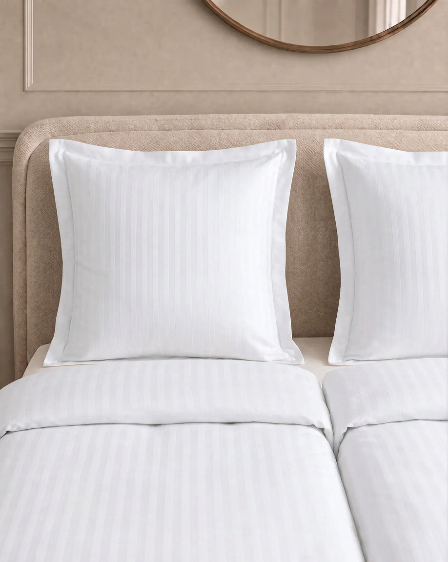 Zelesta Deluxe Hotel Stripe Nahtlose Baumwollsatin Bettdecke - Weiß