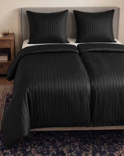 Zelesta Deluxe Hotel Stripe Nahtlose Baumwollsatin Bettdecke - Schwarz