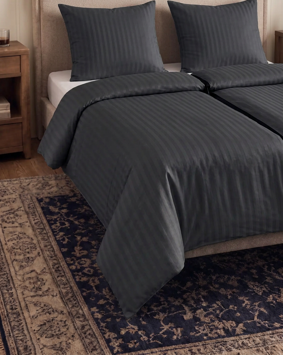 Zelesta Deluxe Hotel Stripe Nahtlose Baumwollsatin Bettdecke - Anthrazit