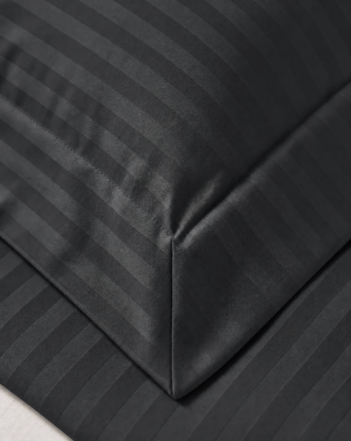 Zelesta Deluxe Hotel Stripe Nahtlose Baumwollsatin Bettdecke - Anthrazit