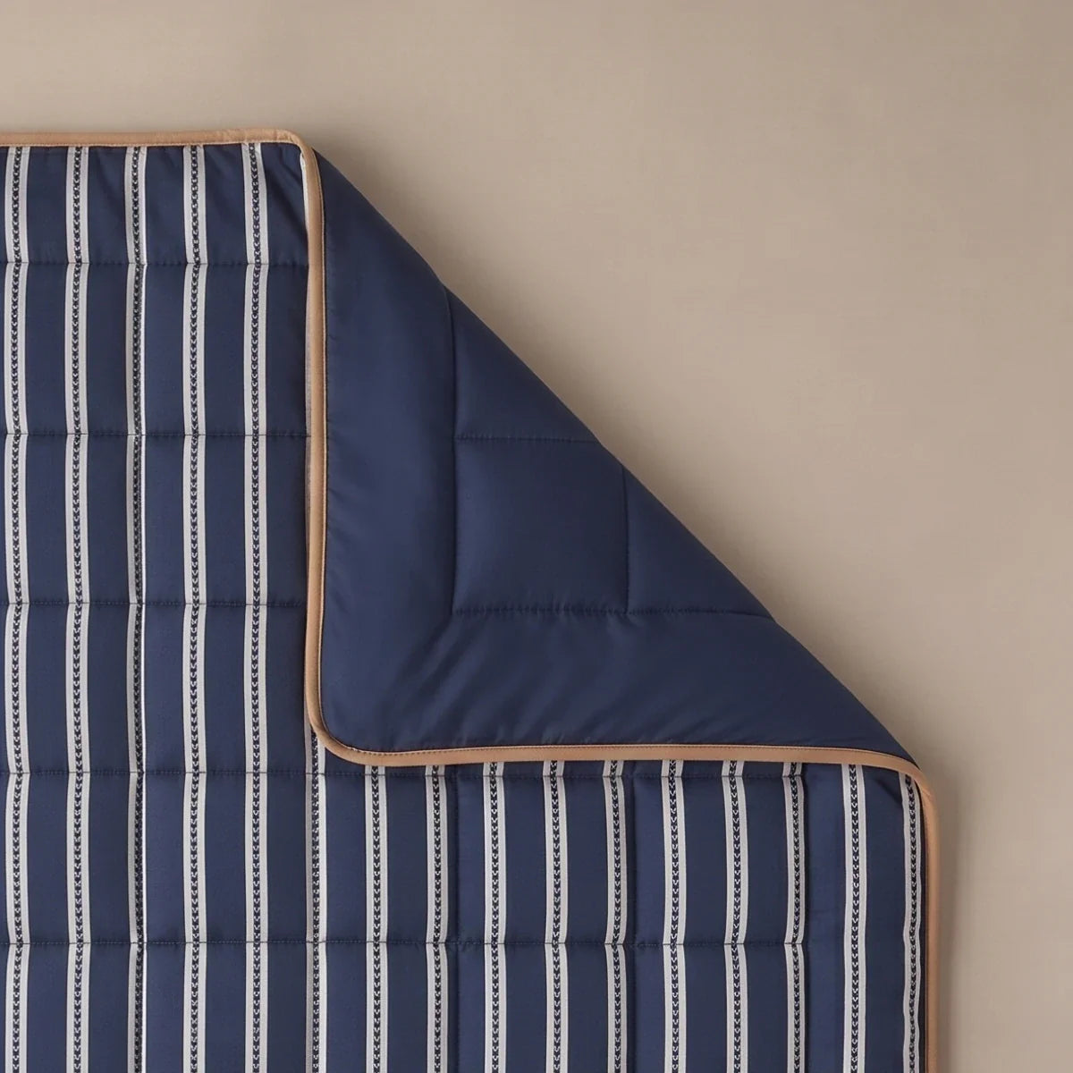 Zelesta Deluxe Design Baumwollsatin Bettdecke - Blue Stripes