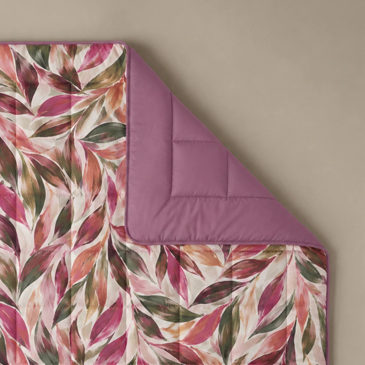 Zelesta Deluxe Design Baumwollsatin Bettdecke - Pink Multicolor Leaves