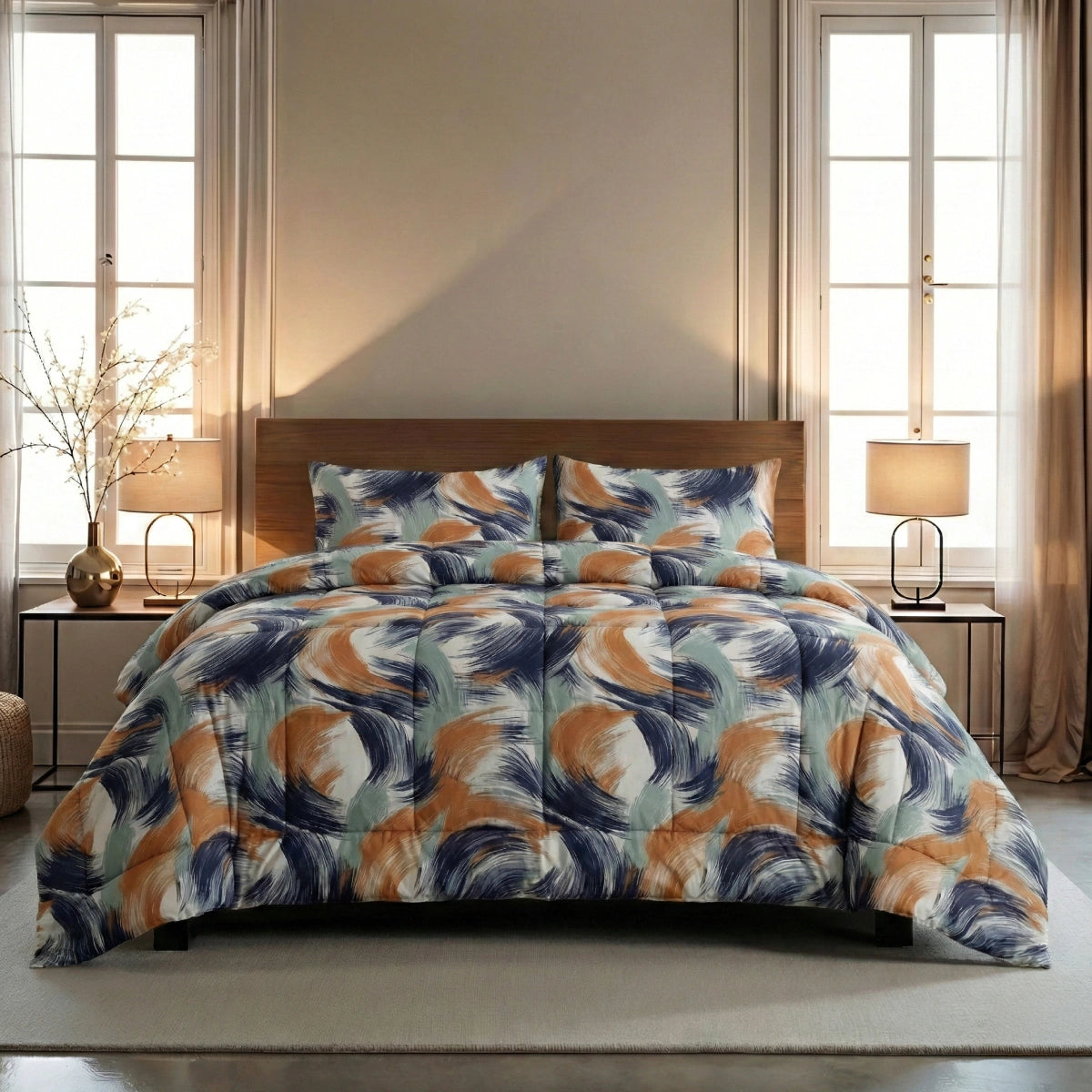 Das Zelesta Wonderbed 4 Seasons Double - Urban Brush mit seinen blauen, orangen und beigen Pinselstrichen steht in einem sanft beleuchteten Schlafzimmer zwischen zwei Nachttischen mit Lampen.