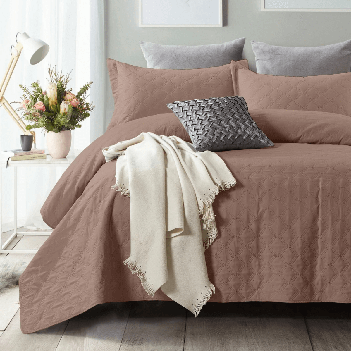 Chrone Taupe Tagesdecke 