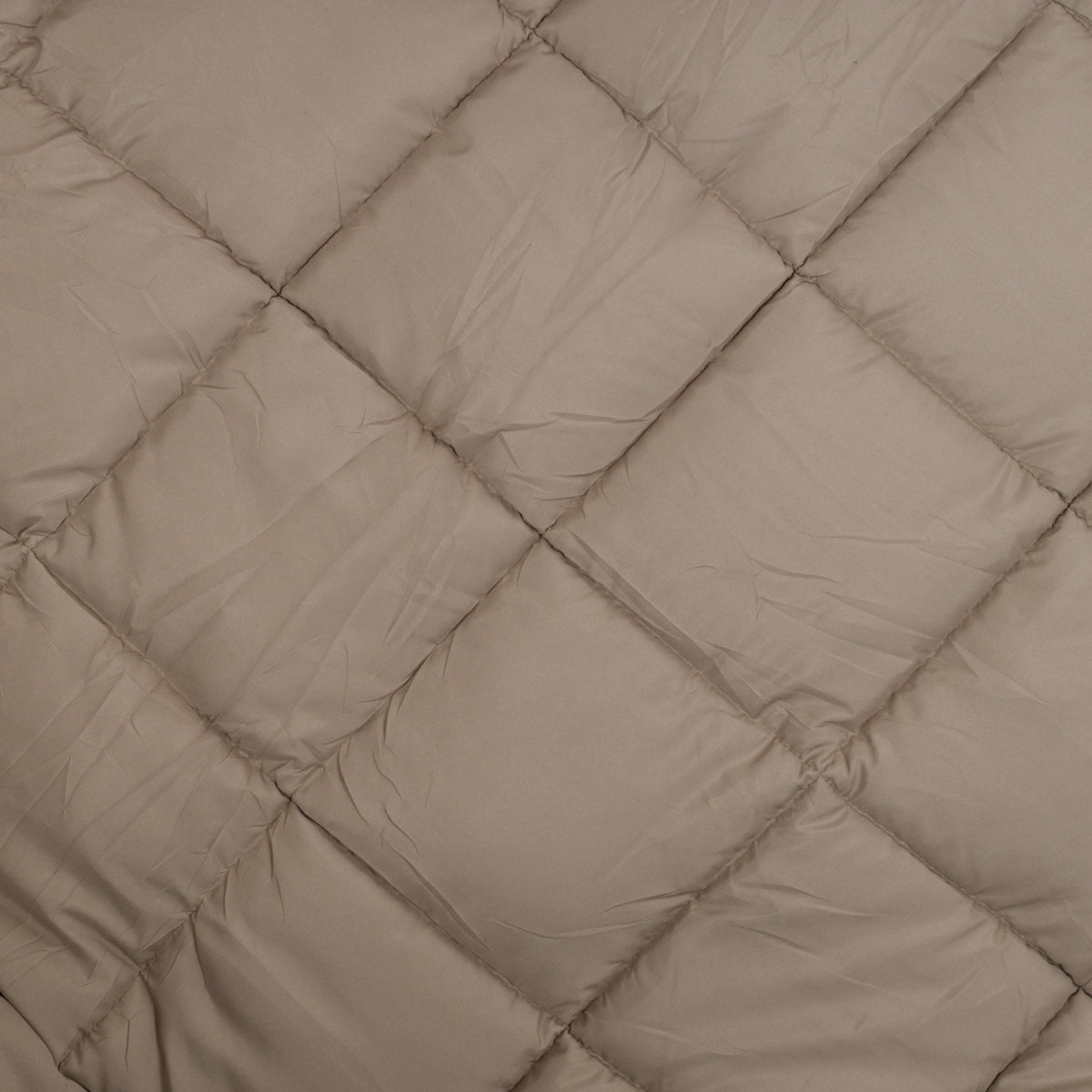 Zelesta Easybed light taupe color quilt luxe muster summer